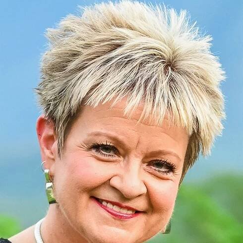Elaine Conger - Bio