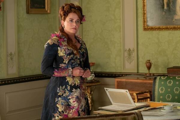 Polly Walker as Lady Portia Featherington in Seaosn 3 of 'Bridgerton'. 