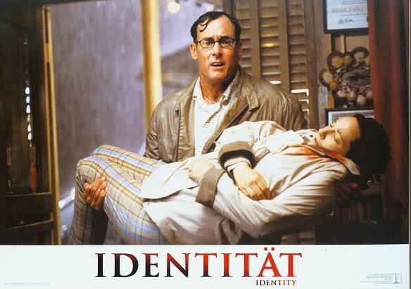 Identita - Fotosky - John C. McGinley, Leila Kenzle