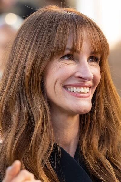 Julia Roberts Just Cut Her Long Auburn Hair Into a Fresh, Honey-Blonde Lob