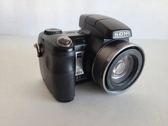 Sony Cyber-shot DSC-H7 8.1MP Digital Camera - Black