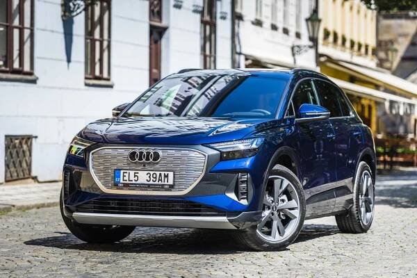 Škoda Enyaq iV od Audi je skutečně prémiovou volbou, za kterou se vyplatí připlatit. Tedy pokud na to máte...