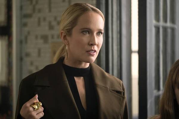 Anna Camp in the Netflix series "You."