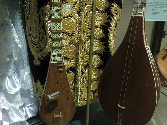 Soubor:Horniman instruments 03.jpg – Wikipedie