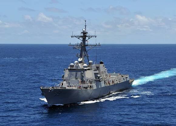 USS Momsen (DDG-92)