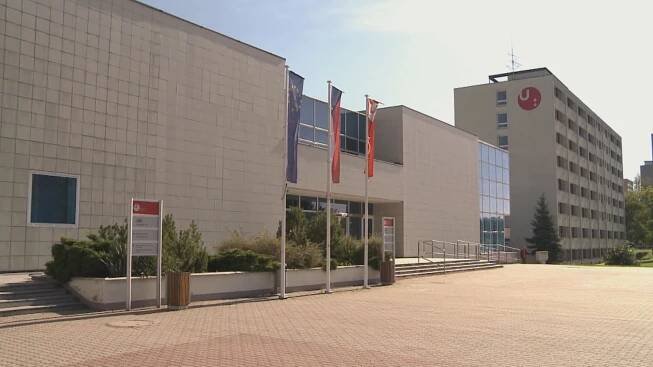 Ministerstvo podpoří ukrajinské studenty. Univerzita odstřihne ty ruské