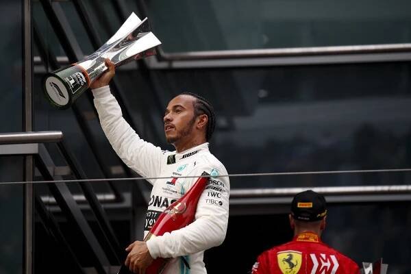 Tisící závod F1 ovládl Mercedes. V Číně vyhrál Hamilton před Bottasem