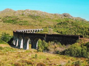 Glenfinnan Viaduct Viewpoint - How to See the Hogwarts Express in Scotland (2024)! 5