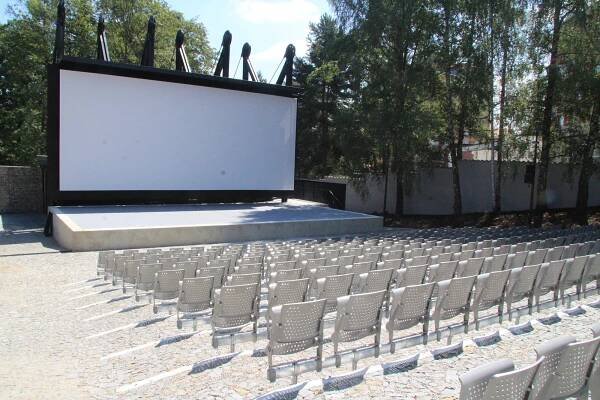 Letní kino v Prachaticích přivítá první diváky za týden, promítání bude zdarma