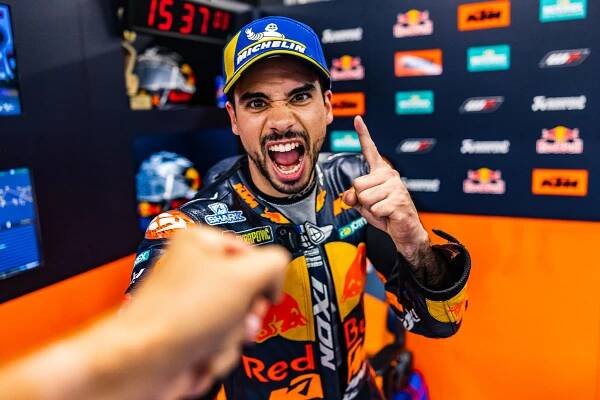 MotoGP Barcelona – první vítězství pro KTM, penalizace za rozepnutou kombinézu pro Qartarara