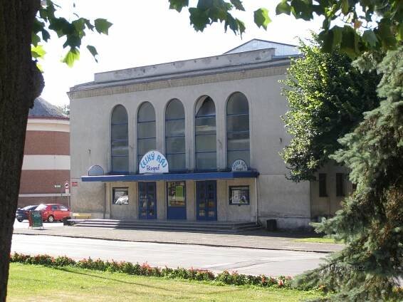 Biograf slaví 100 let. Jičínské kino má moderní výbavu v prvorepublikovém hávu