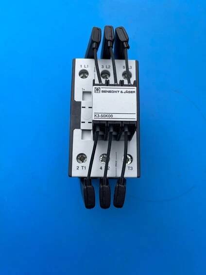 Výkonový stykač 400V 33kVAr, AC 230V s kondenzátory - Elektronika