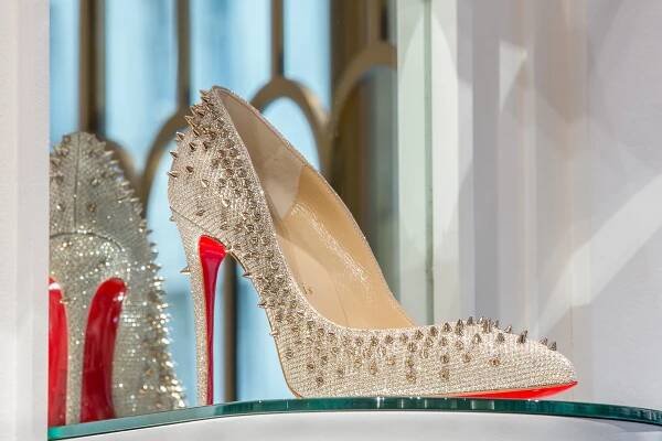 Luxus na dosah ruky! Louboutin otevřel svůj první butik v Praze | LP-Life.cz