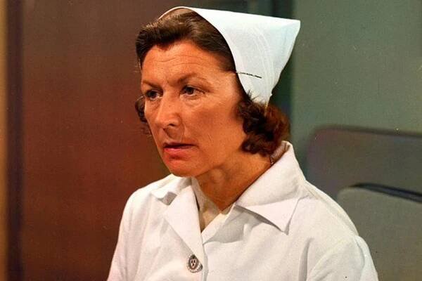 Tajemství Niny Popelíkové z Nemocnice na kraji města: Ona zdila a stavěla, manžel vařil a uklízel