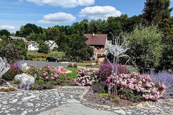 Kunraticím dominuje sklářské umění. Sklárna nabízí nevšední zážitek