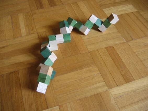 Snake cube