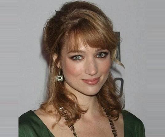 Kristen Connolly Biography - Facts, Childhood, Family Life of Actress