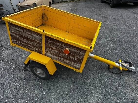 VOZÍK SPORT JACHT LPB 207 M 1.MAJITEL r.v. 1984