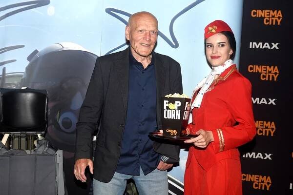 Převzal cenu fair play a vyrazil na Top Gun. Jákl vypadá v 80 letech fantasticky - Expres.cz
