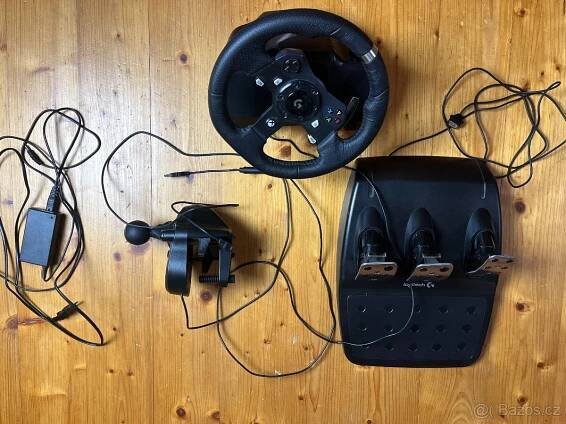 Volant Logitech G920 + pedály + řadící páka - Tachov