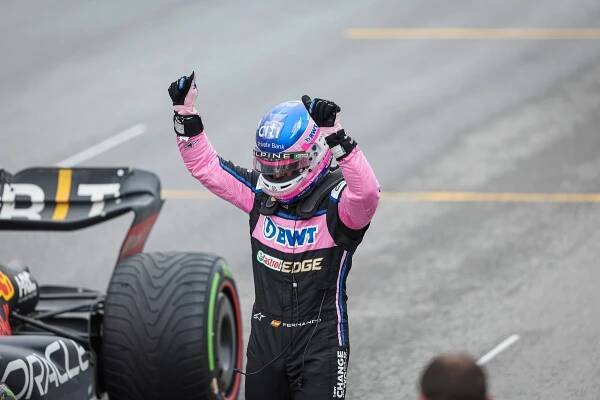 Matador Alonso šokoval v kvalifikaci VC Kanady. Verstappen odstartuje první
