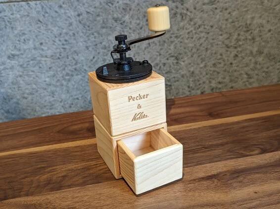 コーヒーミル　P&K（ヒノキ・チェリー）　|　kalita | inoya | Basic Life Store　いつまでも愛される 日常の定番を集めたライフスタイルショップ