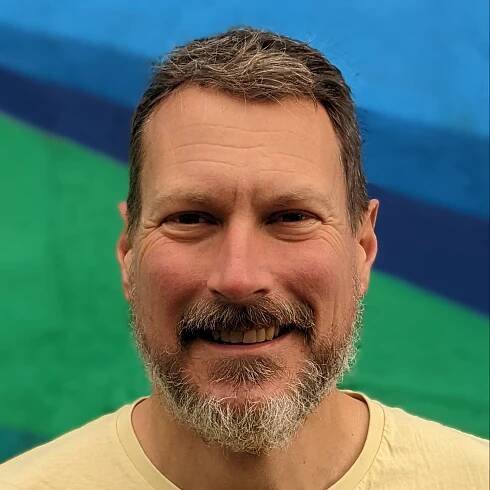 peteheadshot-bluegreenyellow