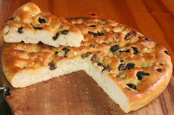Soubor:Focaccia-erbe-olive.jpg – Wikipedie