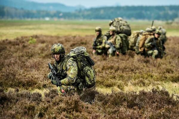 Za Afghánistán mají vojáci příplatek až 5200 korun denně. Armáda řekla důvod