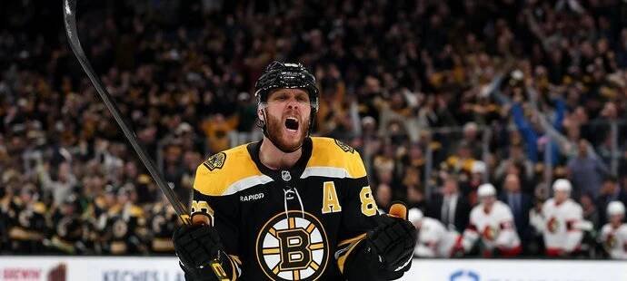 Pastrňák nyní táhne Boston sám