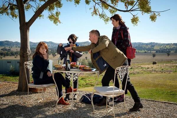 Doktor srdcař - Penny for Your Thoughts - Z filmu - Hayley McElhinney, Winta McGrath, Angus McLaren, Nicole da Silva
