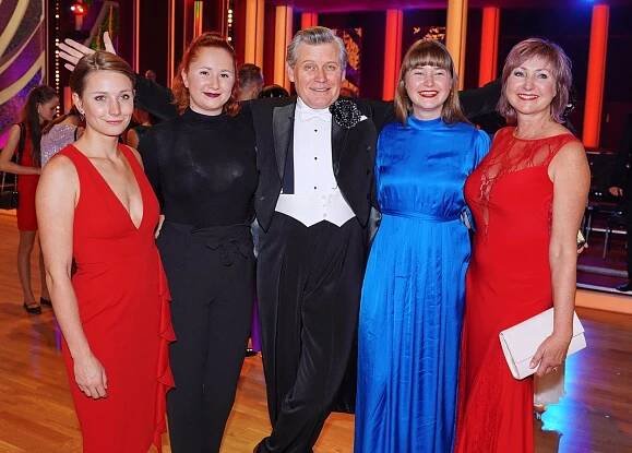 Miroslav Hanuš, Jana Hanušová a dcery Alžběta Hanušová, Eliška Hanušová, Jindřiška Hanušová
