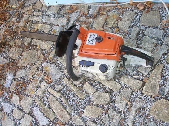 LEGENDÁRNÍ MOTOROVÁ PILA STIHL 041 AV