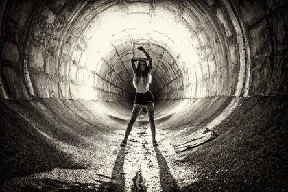 Portréty - Ivana - Tunel | karlos.photos