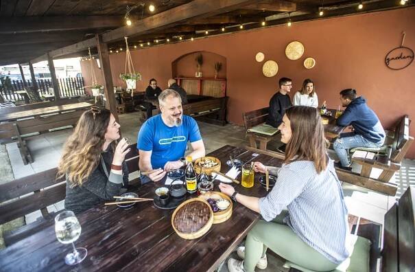 Dim Sum Spot: Příběh o přátelství a knedlíčcích, které se dotknou vašeho srdce