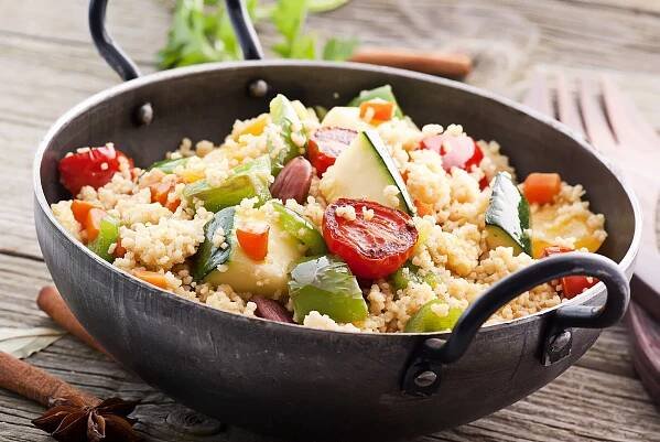 Kuskus jako zdravý zázrak plus recept na Kuřecí steak na grilu se salátem z kuskusu - WomanOnly