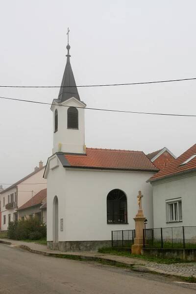 Soubor:Brťov-Jeneč, Brťov u Černé Hory, kaple (3183).jpg