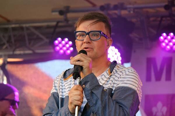 Kotvald na Městských slavnostech ve Zdicích vyznával lásku písněmi