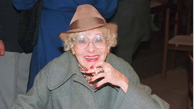 Hvězda Hello Dolly prý „namydlila schody“ Adině Mandlové. Nelly Gaierová si dokonce barvila zuby lakem na nehty - Super.cz