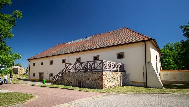 Dubeč (tvrz)