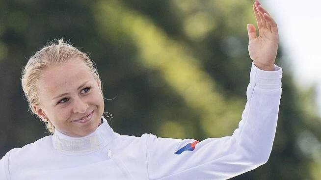 Hlaváčková s Váňovou získaly na ME v moderním pětiboji štafetové stříbro - Sport.cz