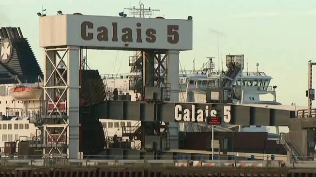 Migranti nalezení v chladírenském kamionu v Calais. Tentokrát měli štěstí