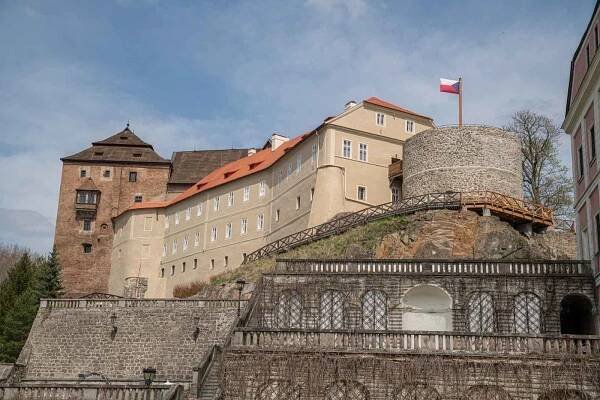 Bečov nad Teplou - rekonstrukce Pluhovských domů