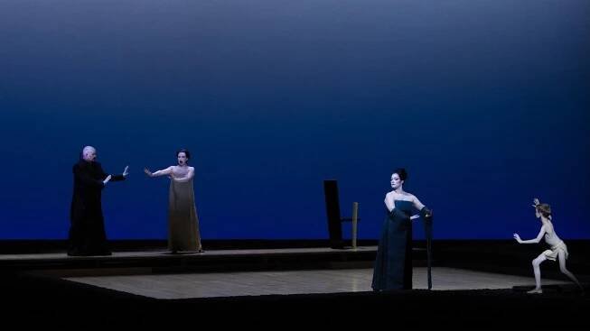 Carlo Bosi (Goro), Aude Extrémo (Suzuki), Eleonora Buratto (Cio-Cio-San); Paris Opera, 2024