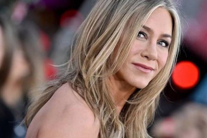 Jennifer Aniston's Sweet Shoutout to Her "Girlfriends" Was Chock-Full of A-List Cameos