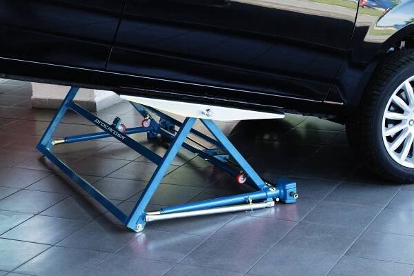 Nůžkový překlápěcí zvedák AUTOLift3000 - Procarosa