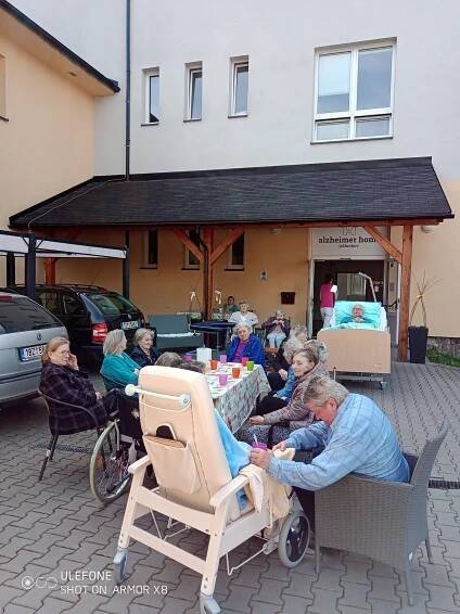 Posezení venku | Alzheimer Home