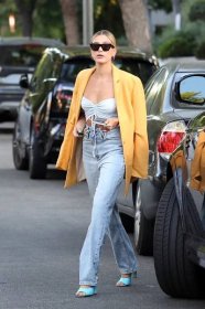 Hailey Baldwin, 26, dons a stylish outfit heading to Soho House with BFF stylist Maeve Reilly in 2019. 