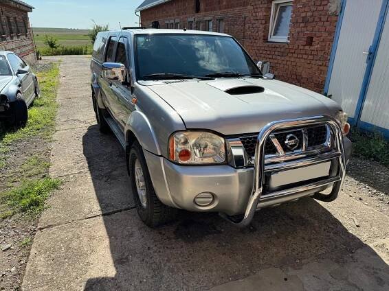 Auto - Auta z dovozu | Nabídka vozů | Nissan Navara Double-Cab Hardtop 2,5tdi 98kw
