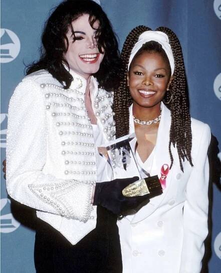 Janet Jacksonová se mění ve slavného bratra Michaela (†50)?! Plastiky ji ničí!